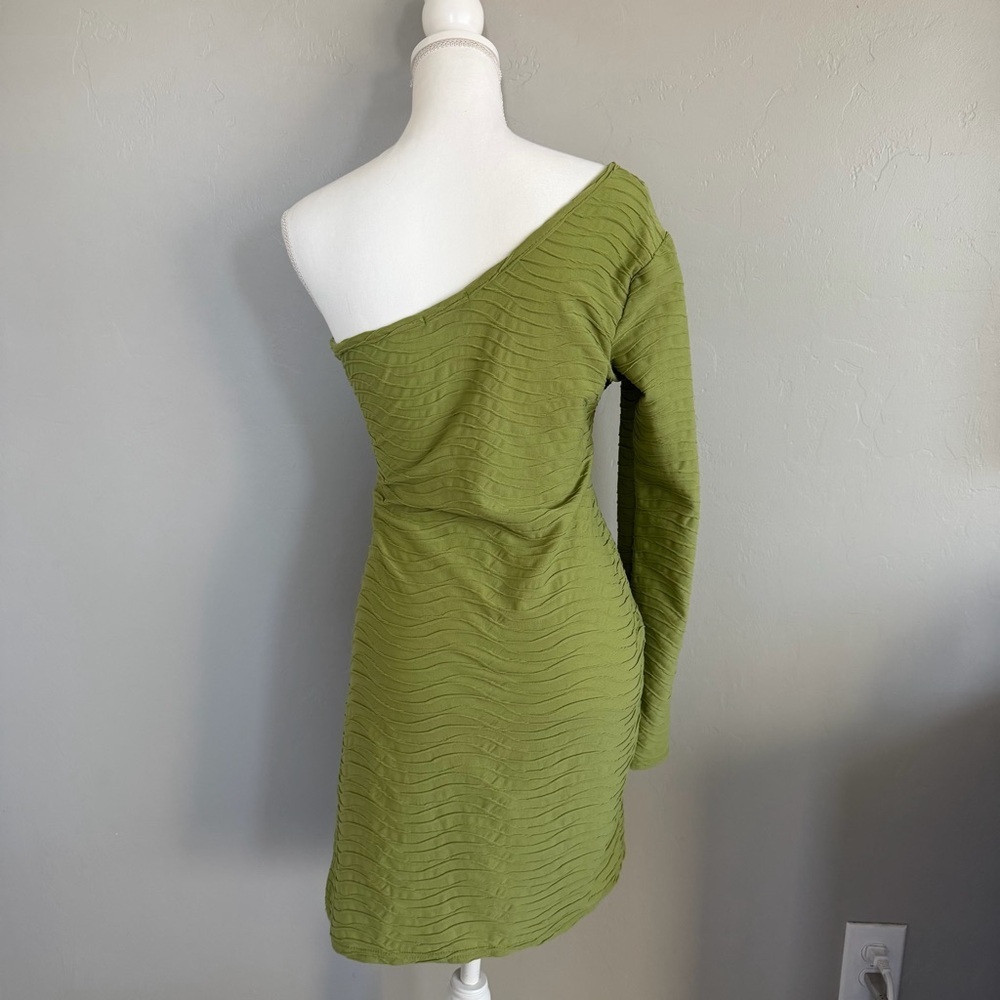 PrettyLittleThing Olive One Shoulder Dress - Picture 6 of 6
